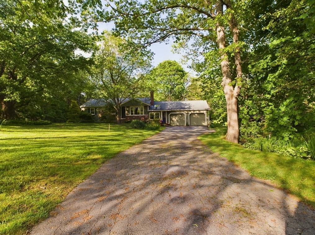 106 Sandy Ln, Hanson, MA 02341-2031