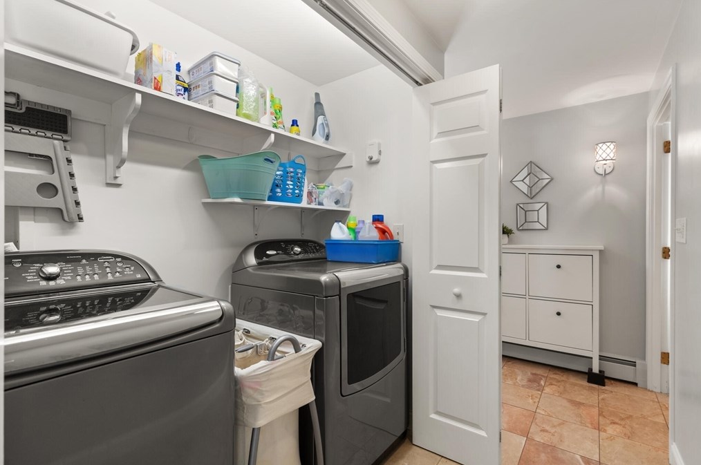 17 Collins Ave, Reading MA 01867-1017 exterior