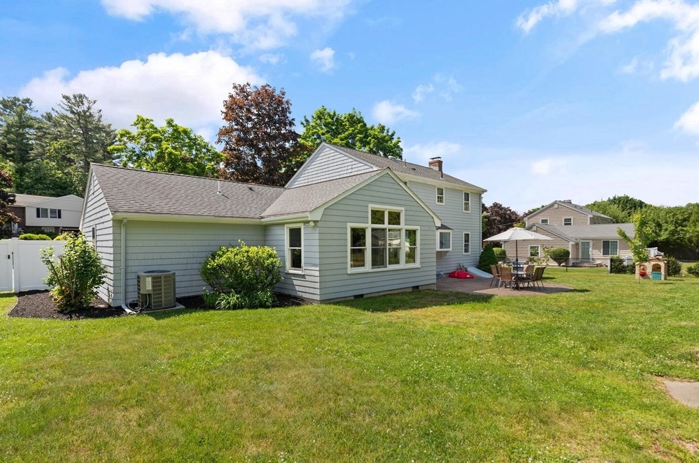 17 Collins Ave, Reading MA 01867-1017 exterior