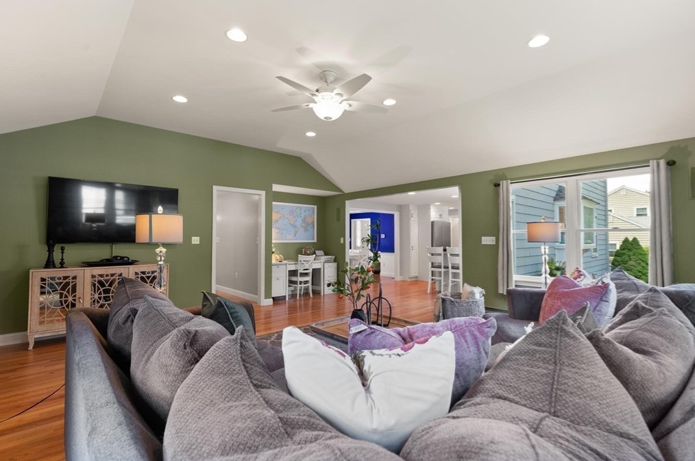 17 Collins Ave, Reading MA 01867-1017 exterior