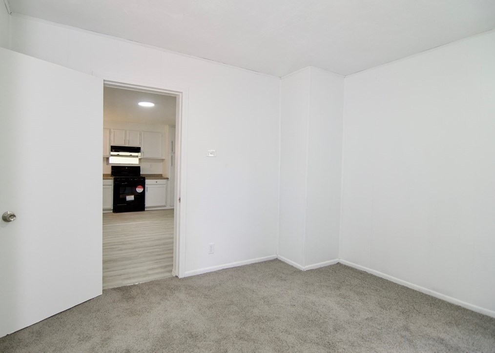 19 Greene Pl, Springfield MA  01109-4306 exterior