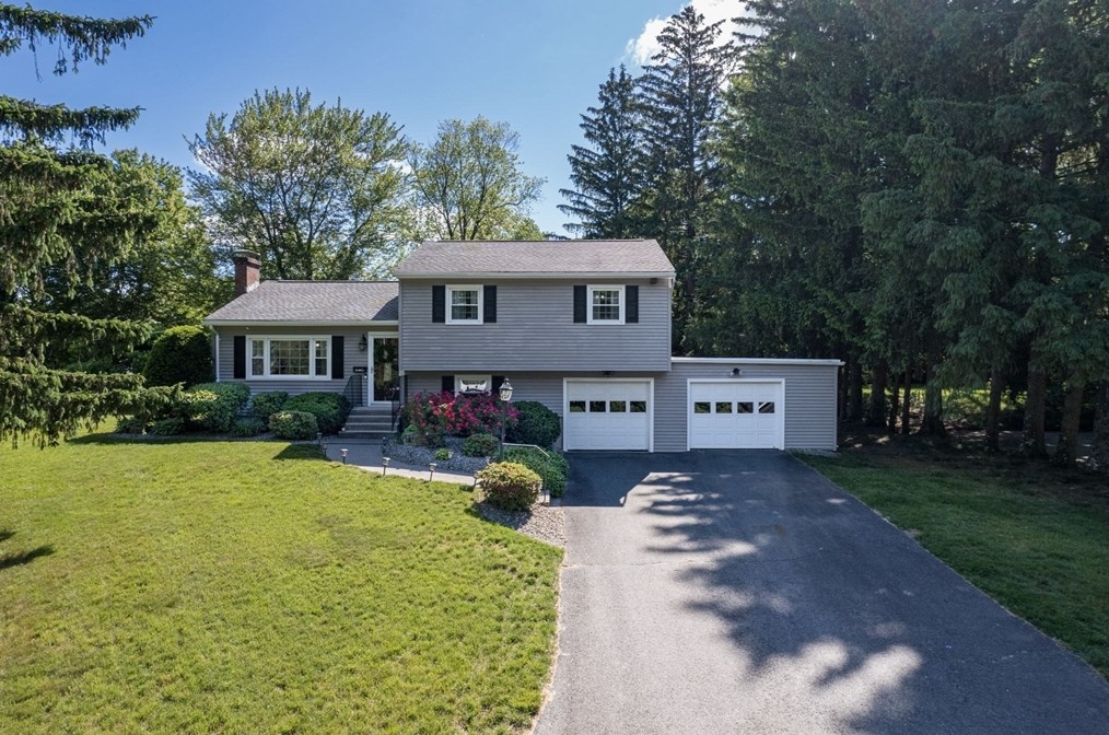 53 Brookwood Dr, Springfield, MA 01106 exterior