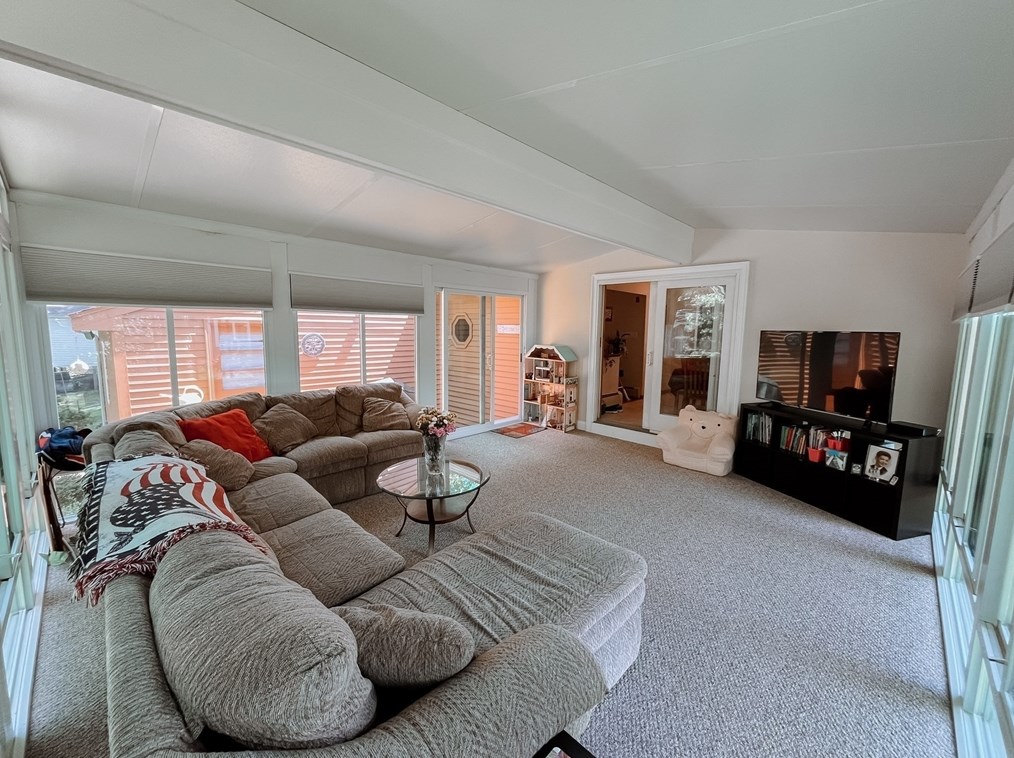 20 Woodhill Rd, Burlington MA 01803-1415 exterior