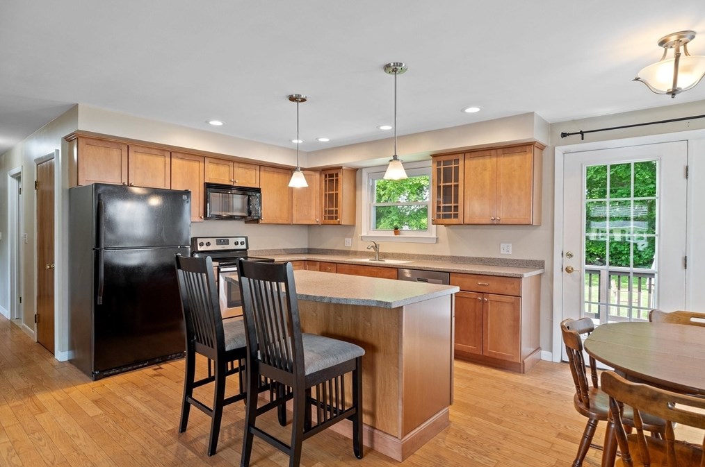 45 Douglas Rd, Gardner MA 01440-1814 exterior