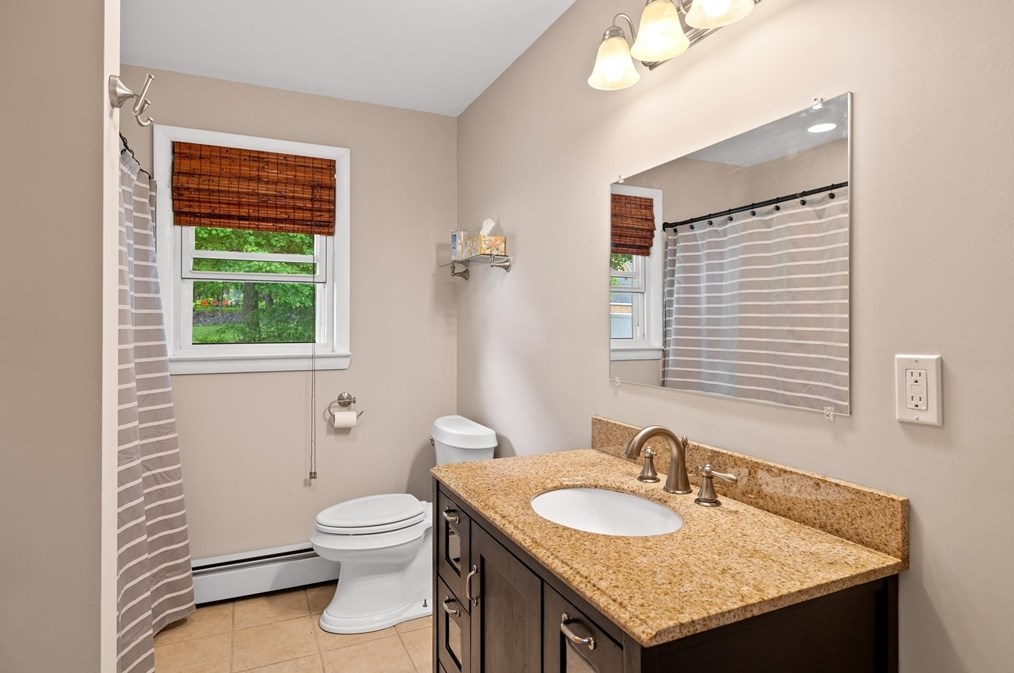 45 Douglas Rd, Gardner MA 01440-1814 exterior