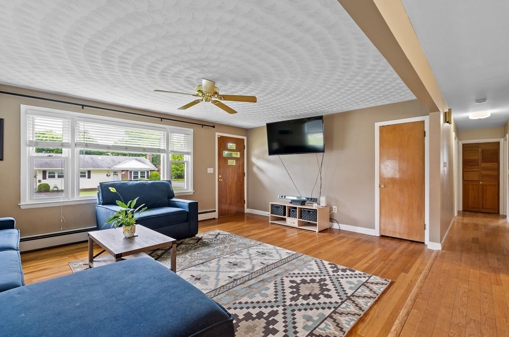 45 Douglas Rd, Gardner MA 01440-1814 exterior