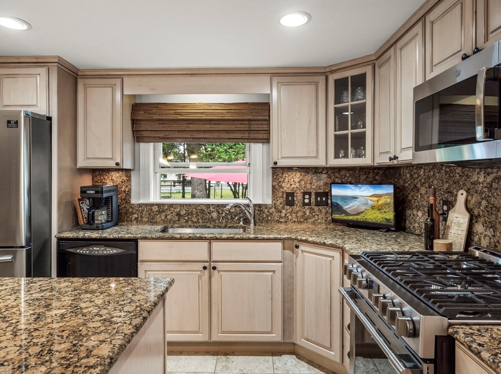 122 Fairfield St, Lowell MA 01851-4537 exterior