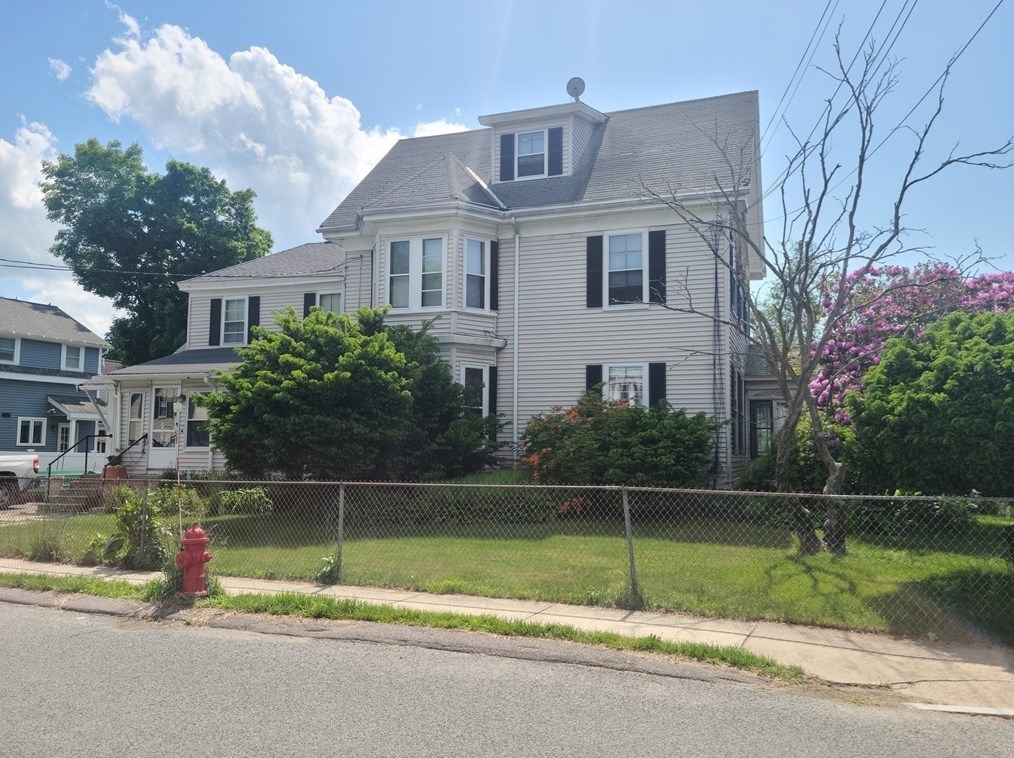 38 Pond St, Natick, MA 01760-4420