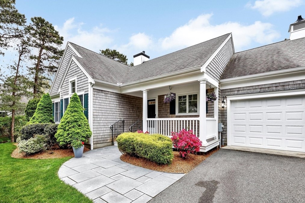 19 Eagle Ln, Cotuit, MA 02635 exterior