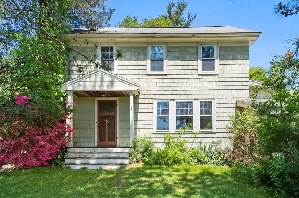 130 Frst Ave, Hudson MA  01749-2815 exterior