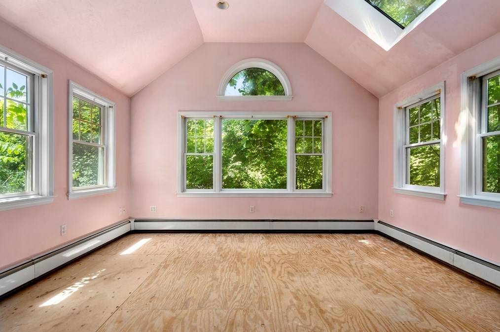 130 Frst Ave, Hudson MA  01749-2815 exterior