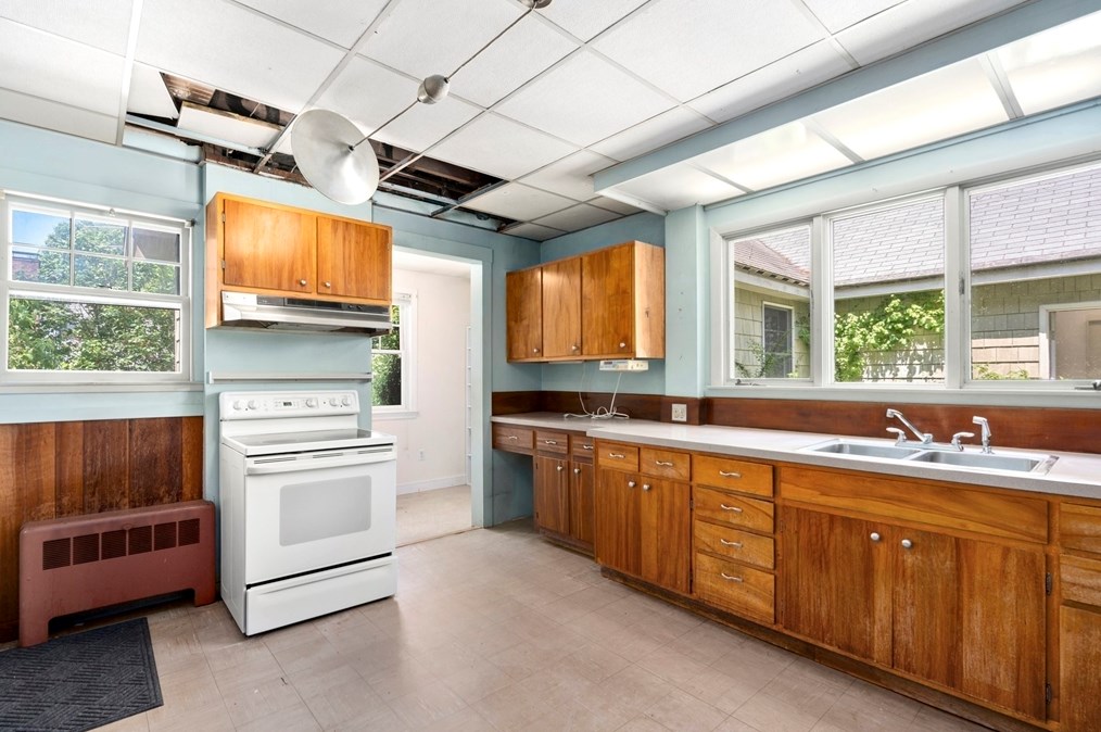 130 Frst Ave, Hudson MA  01749-2815 exterior