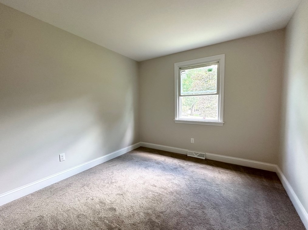 355 Ely Ave, West Springfield MA 01089-2202 exterior