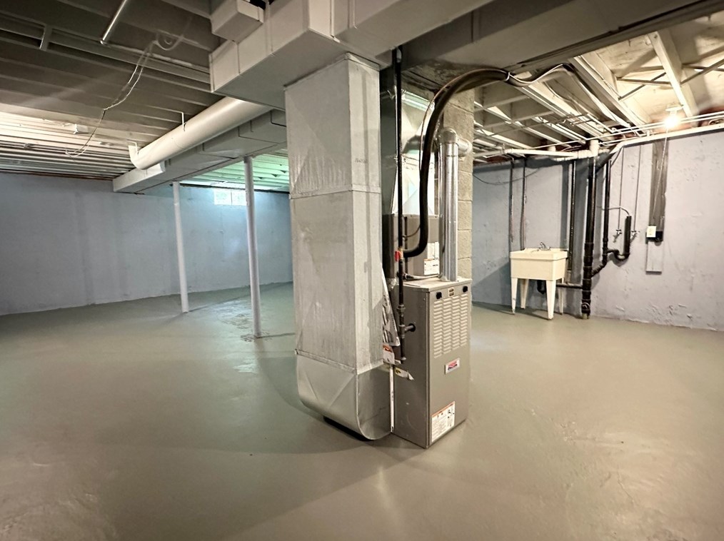 355 Ely Ave, West Springfield MA 01089-2202 exterior