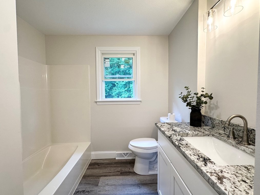 355 Ely Ave, West Springfield MA 01089-2202 exterior