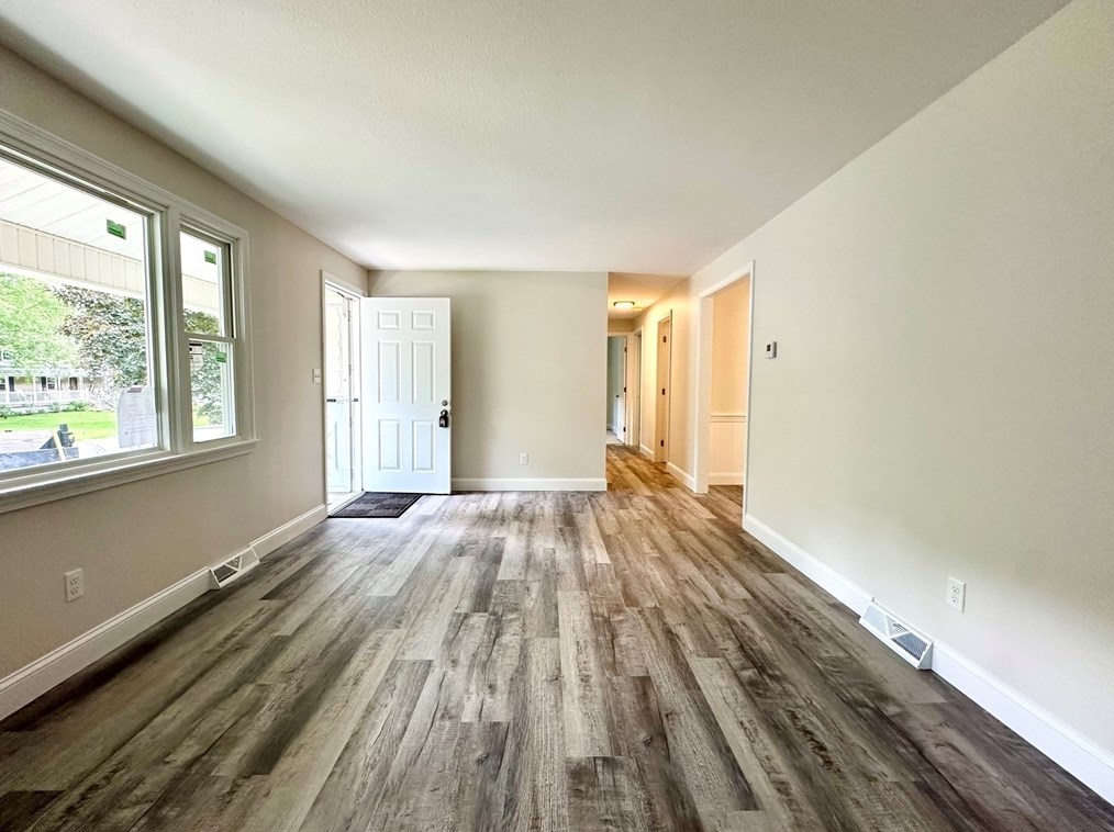 355 Ely Ave, West Springfield MA 01089-2202 exterior