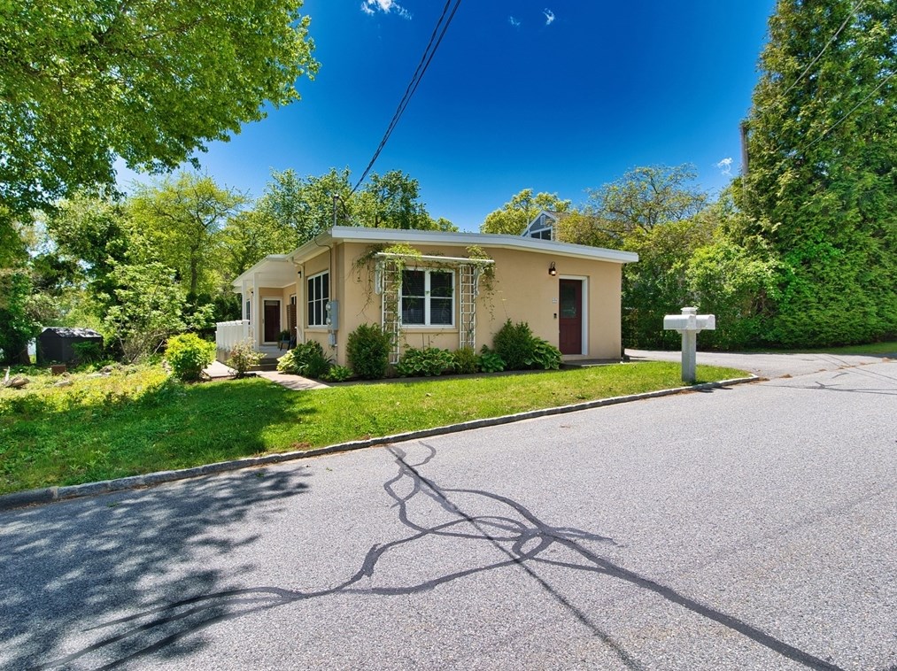 89 William St, Dartmouth MA  02748-3535 exterior