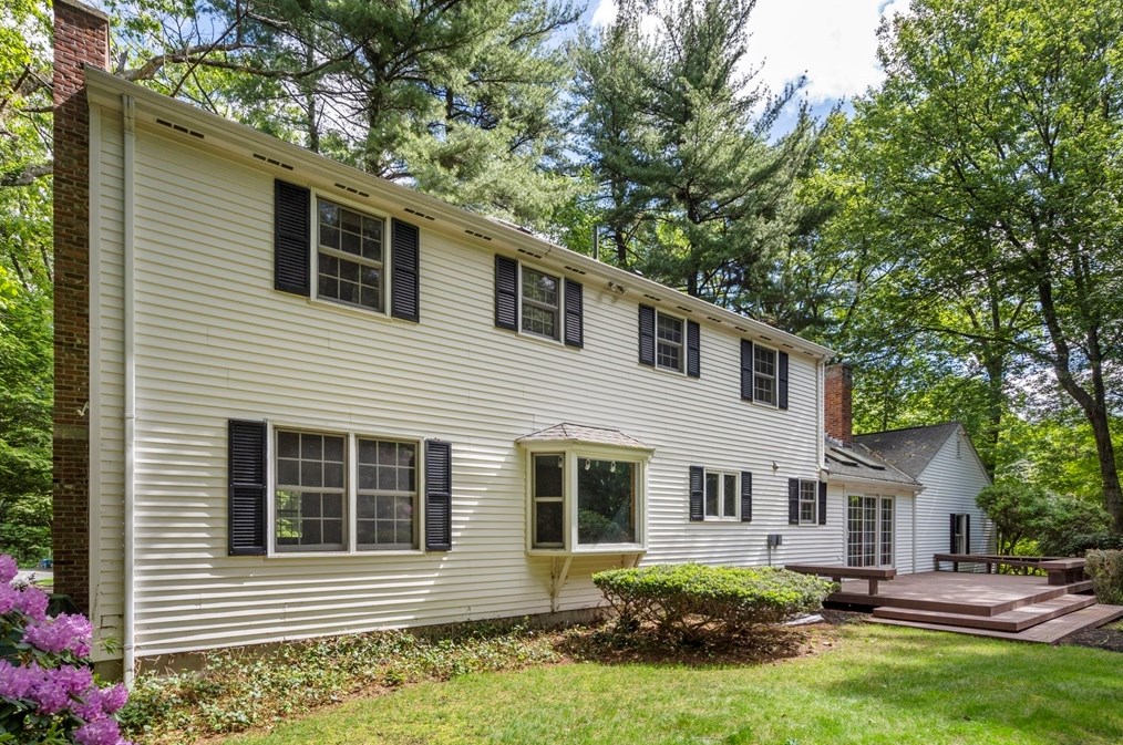 11 Robertson Rd, Auburn, MA 01501