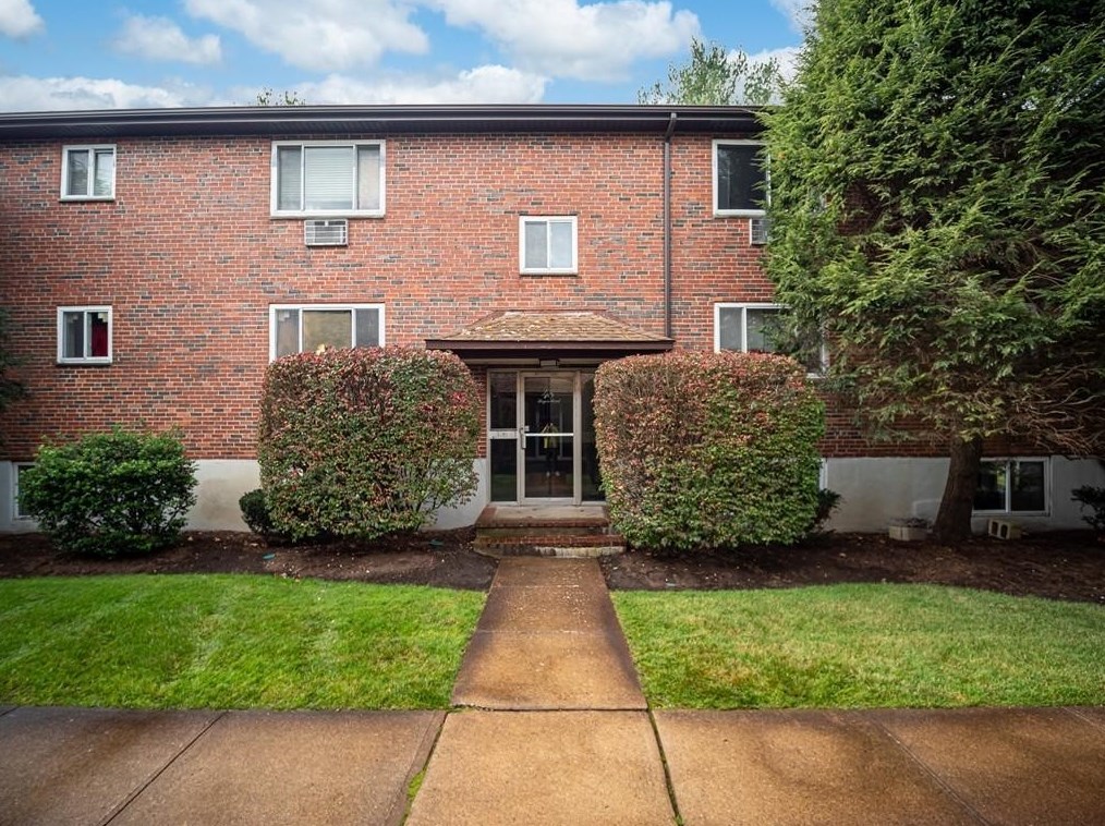 48 Bryon Rd #48-2, Boston, MA 02467