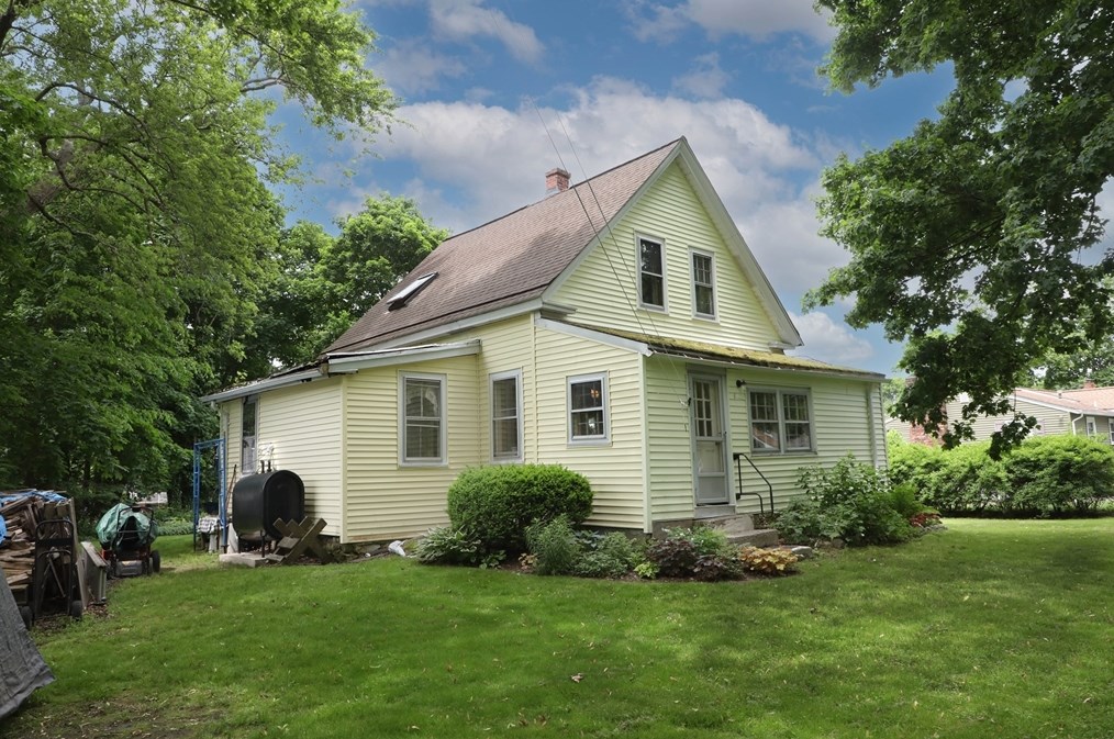 55 Brigham Pl, Whitman MA 02382-2503 exterior