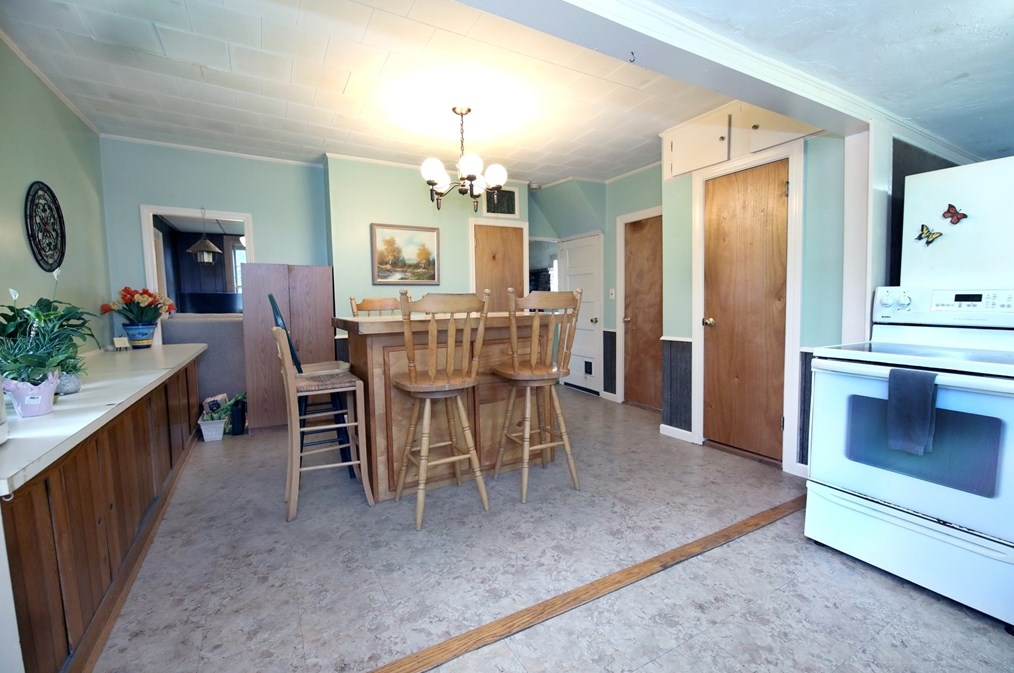 55 Brigham Pl, Whitman MA 02382-2503 exterior