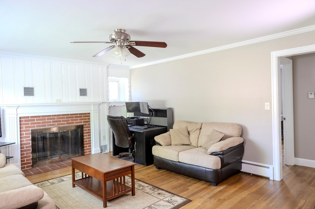 379 Main St, East Brookfield MA 01515-1703 exterior