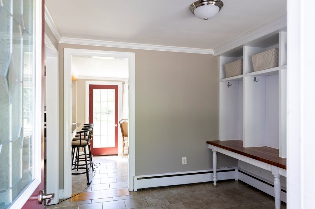 379 Main St, East Brookfield MA 01515-1703 exterior