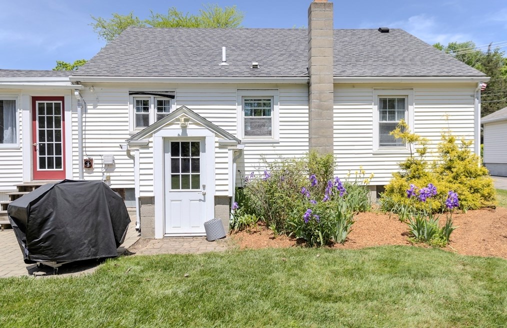 379 Main St, East Brookfield MA 01515-1703 exterior