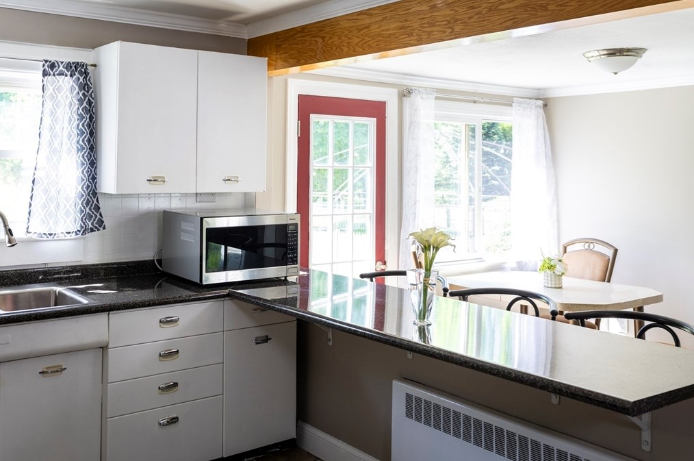 379 Main St, East Brookfield MA 01515-1703 exterior