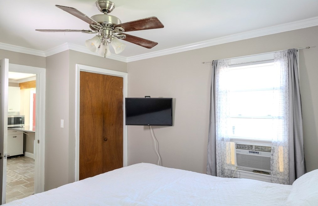 379 Main St, East Brookfield MA 01515-1703 exterior