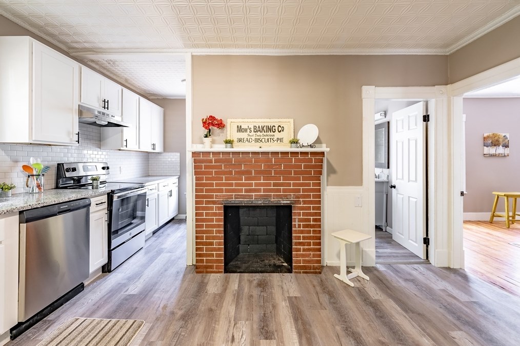 30 Beauchamp St, Springfield MA 01107-1315 exterior