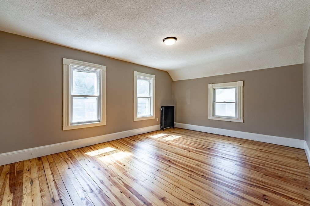 30 Beauchamp St, Springfield MA 01107-1315 exterior