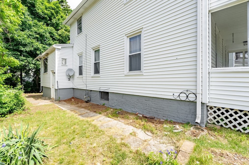 30 Beauchamp St, Springfield MA 01107-1315 exterior