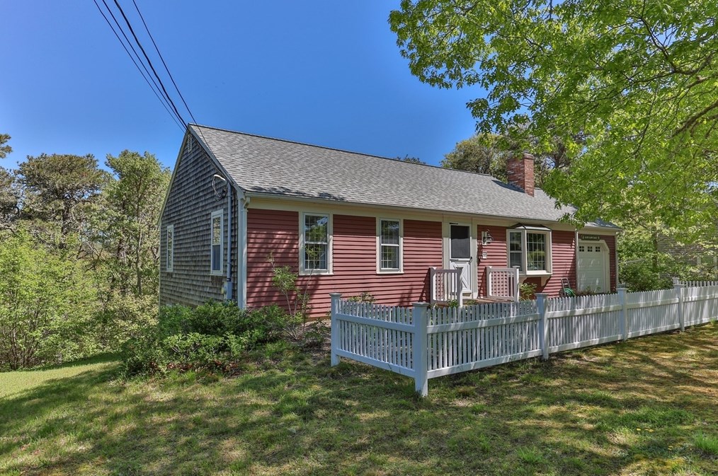 50 Monomoit Ln, Chatham MA 02633-2945 exterior