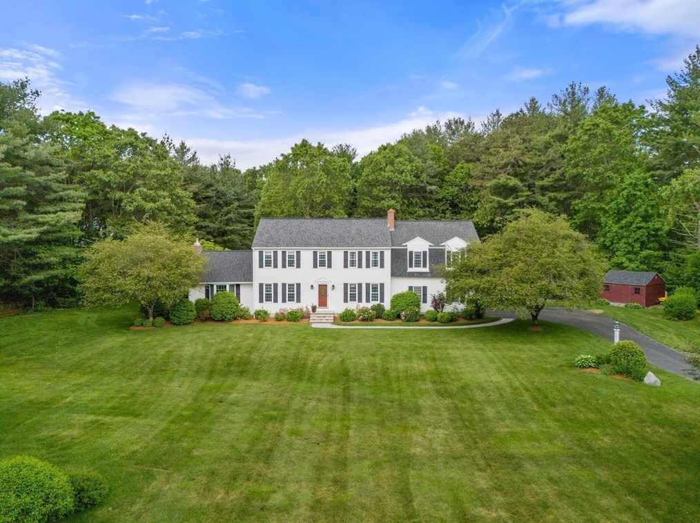 21 King Philip Path, Mendon, MA 01756 exterior