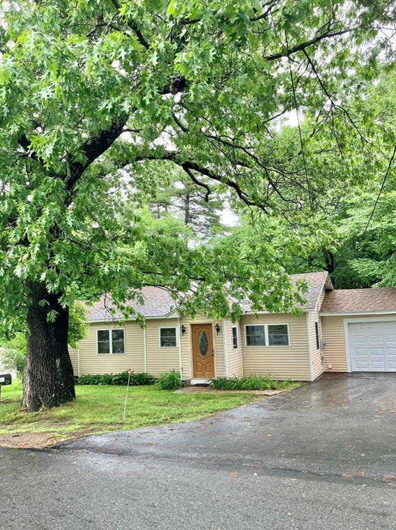 11 1st St, Amesbury, MA 01913