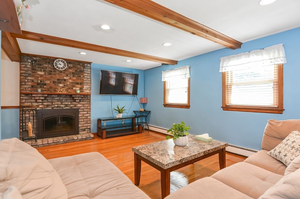 122 Washington St, Woburn MA  01801-4661 exterior