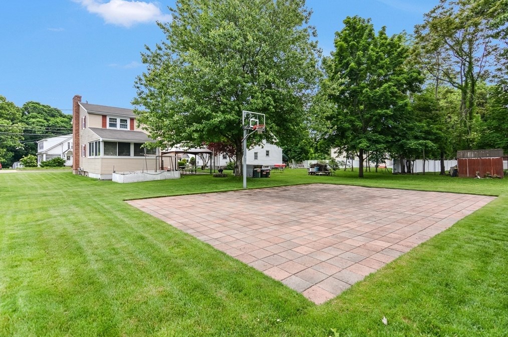 122 Washington St, Woburn MA  01801-4661 exterior