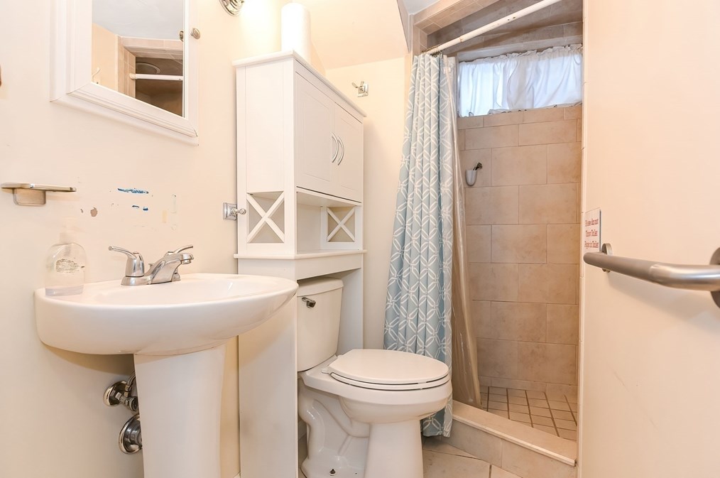 122 Washington St, Woburn MA  01801-4661 exterior