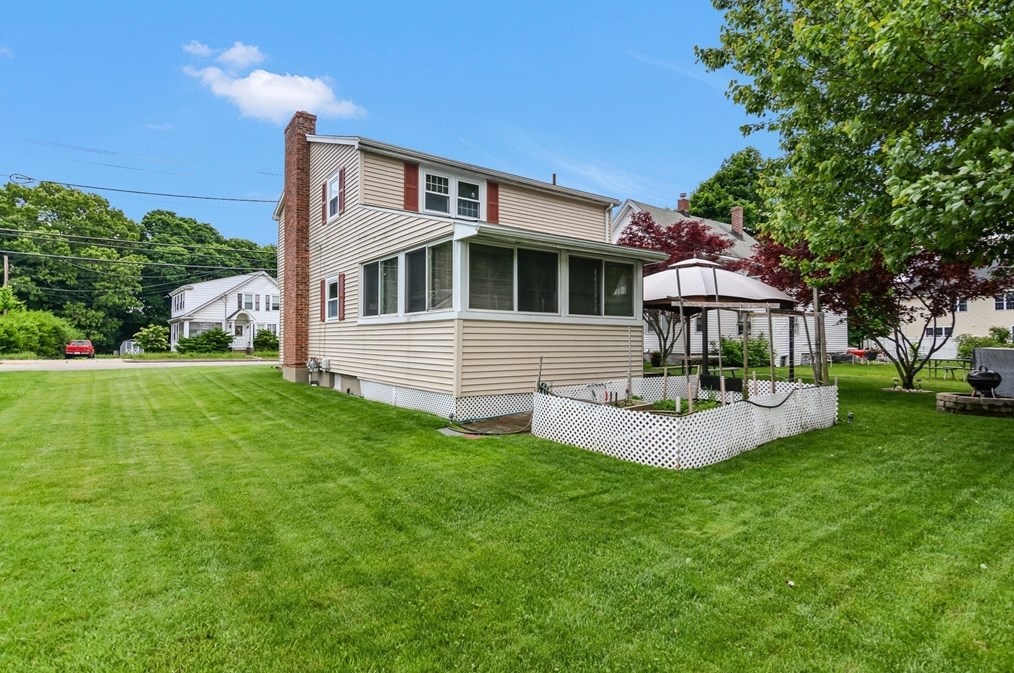 122 Washington St, Woburn MA  01801-4661 exterior