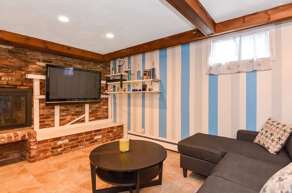 122 Washington St, Woburn MA  01801-4661 exterior