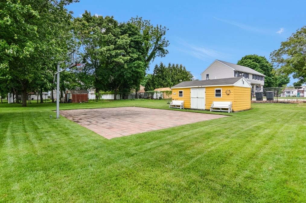 122 Washington St, Woburn MA  01801-4661 exterior