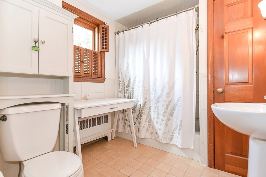 122 Washington St, Woburn MA  01801-4661 exterior