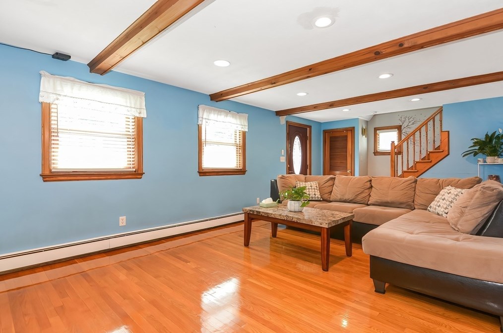 122 Washington St, Woburn MA  01801-4661 exterior