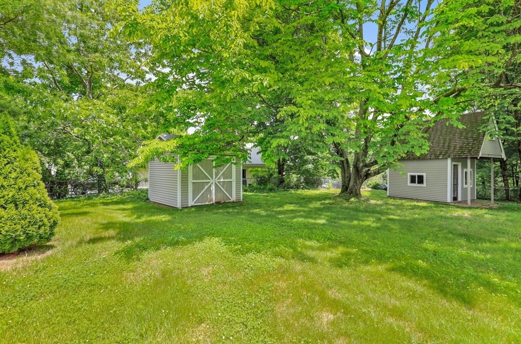 4 Linbrook Ln, Franklin MA 02038-1673 exterior