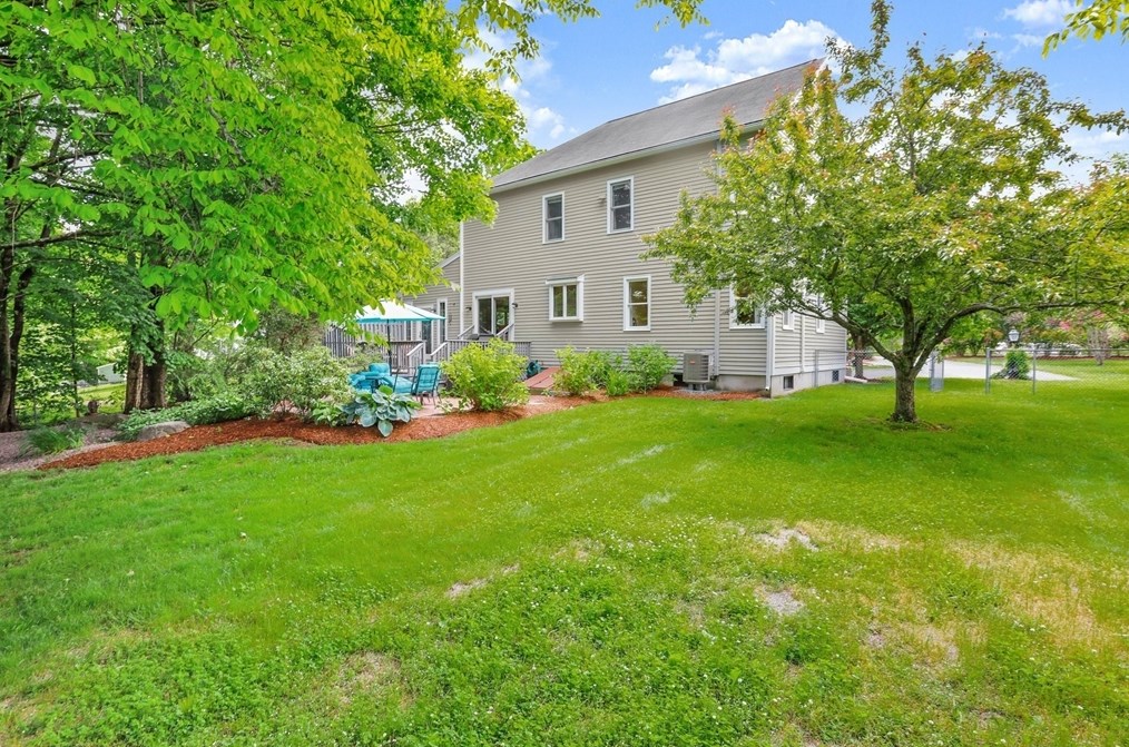 4 Linbrook Ln, Franklin MA 02038-1673 exterior