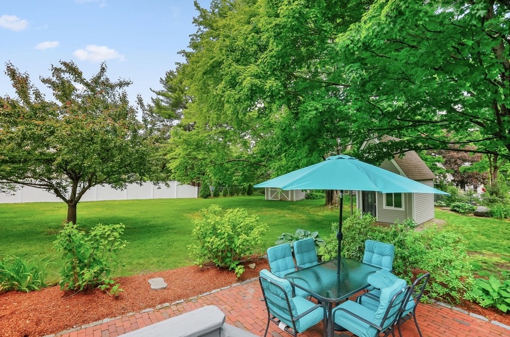 4 Linbrook Ln, Franklin MA 02038-1673 exterior