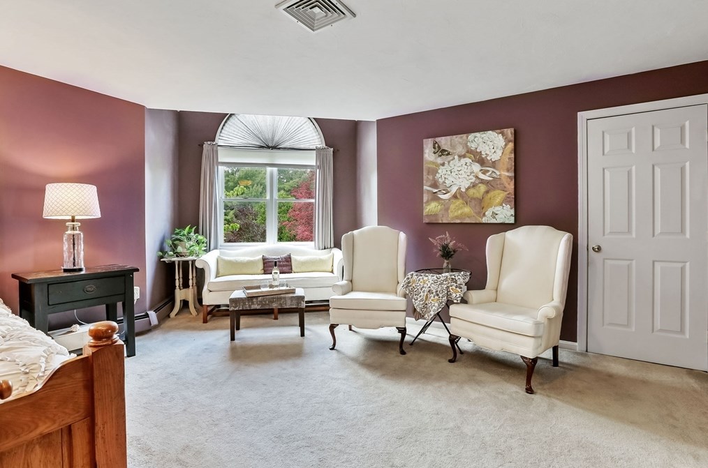 4 Linbrook Ln, Franklin MA 02038-1673 exterior