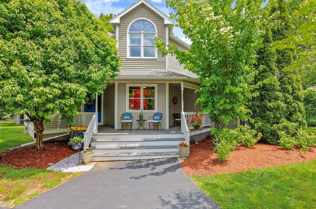 4 Linbrook Ln, Franklin, MA 02038 exterior