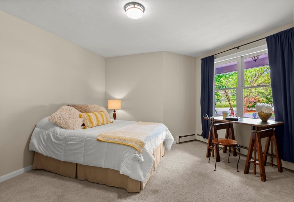 4 Linbrook Ln, Franklin MA 02038-1673 exterior